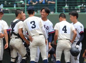 英数学館のエース、試合後も笑顔　強豪・広島商に「ワクワクした」