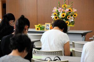 「なんとしてでも解決を」母校で追悼礼拝　3人射殺事件から30年