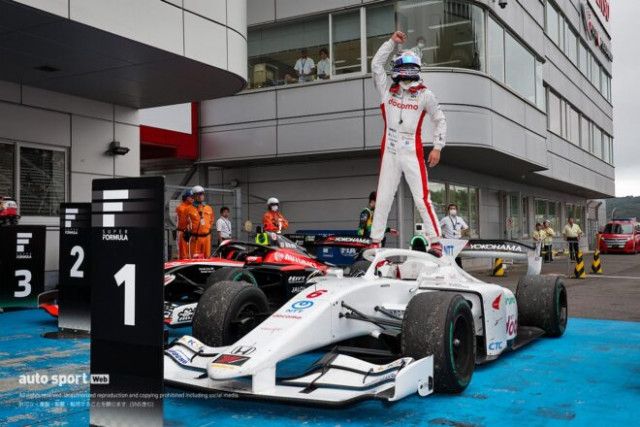 レース終盤の激アツバトルを勝ち抜いた太田格之進が第7戦を制し今季3勝目! 岩佐歩夢が2位、坪井は3位