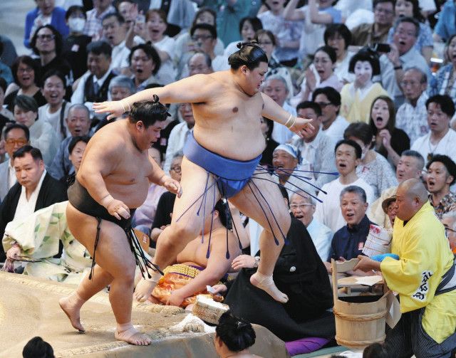 伯桜鵬、大の里撃破で初金星　引いたすき見逃さず一気に押す「夢に思った」座布団舞う光景に笑みこぼれる【大相撲名古屋場所】