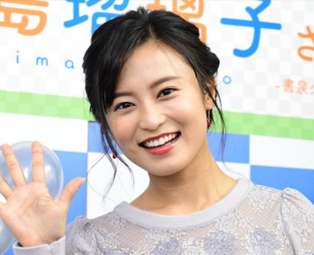 小島瑠璃子、1歳息子との時間を満喫 先日は水着でプール、今回は「泥だらけです」 畑で黒タンクトップ
