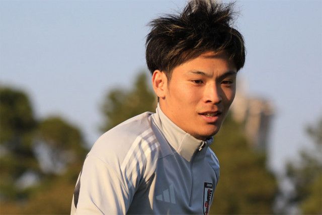 移籍決定の日本代表FWが「陽キャ過ぎ」　同僚が“18番”を譲渡…意外な姿に「こんなキャラだったんだ」