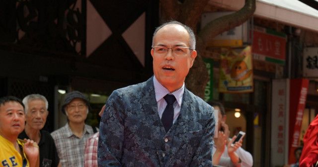 田中要次、愛猫がテントの中に入ってくつろぐ写真を公開⇒「おもしろかわいい」「愛らしすぎる」と反響