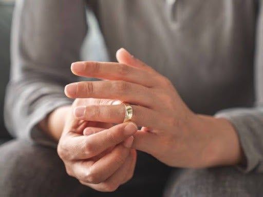 不倫の代償。“した側“からの「離婚したい」は通るのか？【不倫したら起きること3選】