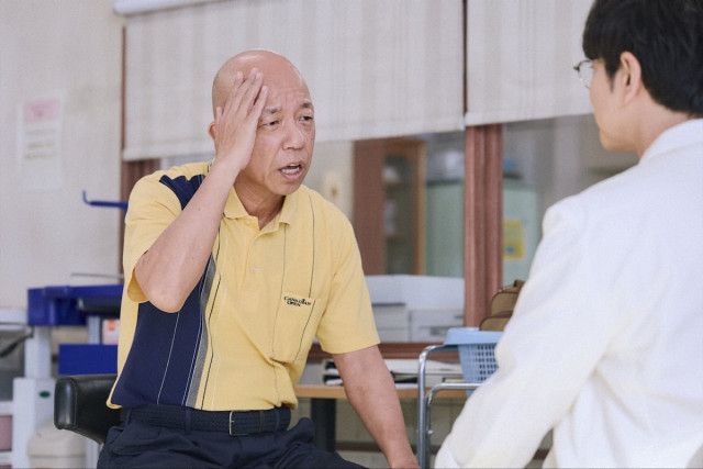 松本潤主演、日曜劇場「19番目のカルテ」“相葉くんの友達”小峠英二が患者役で登場！「なんて日だ！」のアドリブはカット