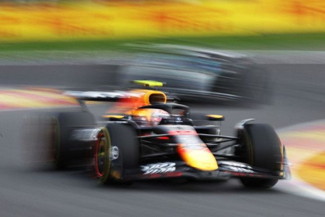 新体制のレッドブルが下した英断。土壇場の新フロア投入で苦しむ角田裕毅サポート「全員の努力が報われた」