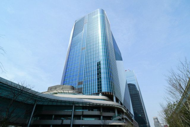 KDDI、高輪移転の新本社公開　ロボットサービスの実演披露