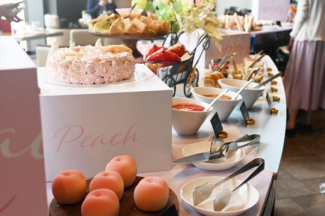 旬のフルーツが主役！ 大阪のホテルで「大胆カットの桃」を堪能