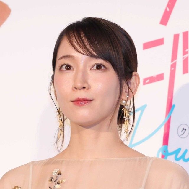 「あまりに美しかったので…」吉岡里帆の純白ドレスにマネジャーうっとり「美しすぎてクラクラ」「美の饗宴」