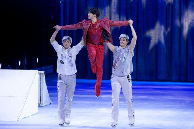 Snow Man宮舘涼太、世界に1着の衣装で華麗なリフト&歌唱披露「ディズニー・オン・アイス」 オープニングアクト登場で黄色い歓声止まず
