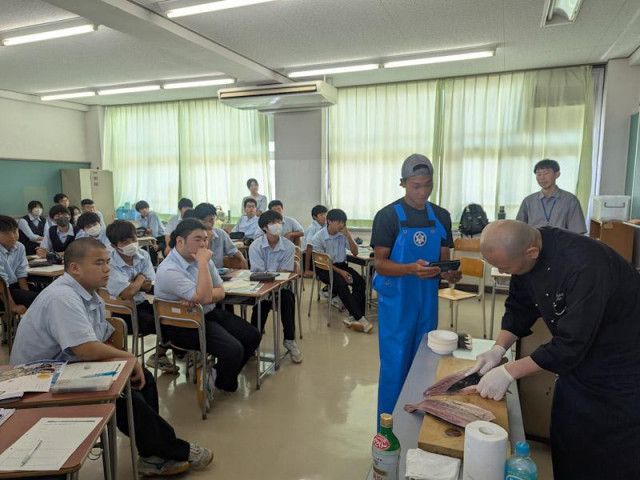 大原高で「ライフキャリア」授業 地元若手漁師と料理人が仕事の魅力伝える