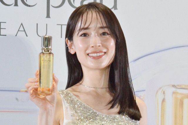 泉里香、結婚発表後初の公の場「いろんなことを楽しみながら過ごしていきたい」