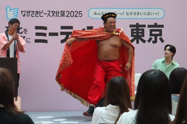 ロバートの秋山さんら「長崎いくばいっ!」 ながさきピース文化祭、吉本芸人ら東京でPR