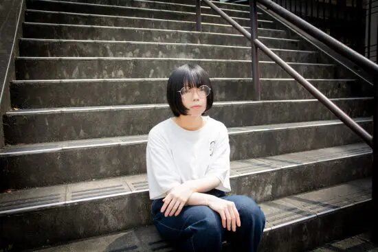 母の介護とバイトに明け暮れた高校時代。24歳女性、注目の新人作家が描く「ヤングケアラー」