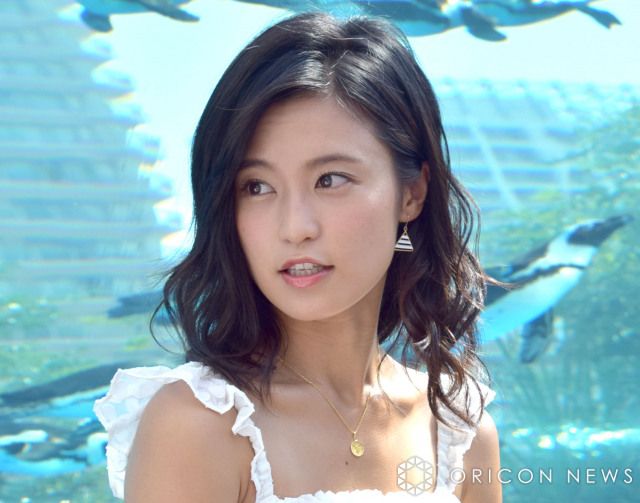 小島瑠璃子、畑仕事で泥んこに「上手に掘れました」 息子とのショットも公開