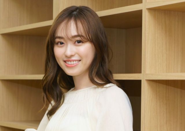 福原遥、”花魁姿”のオフショットに反響「まさに一幅の絵のような‥」