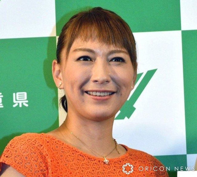 42歳“オグシオ”小椋久美子、美脚際立つミニスカゴルフ姿公開 初優勝も報告「初めて100も切れて」