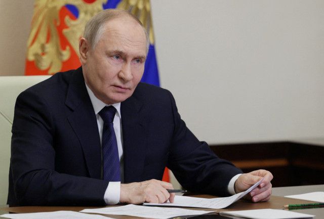 プーチン氏、軍事支出削減の用意表明 「西側と対照的」