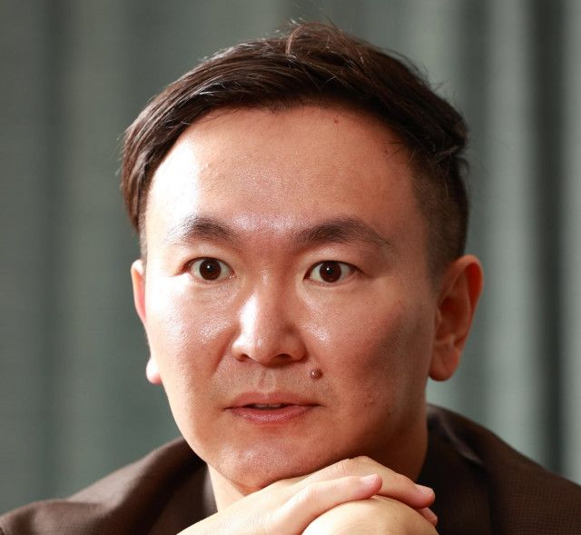 かまいたち・山内、相方の濱家が東京芸人をライバル視していたことを暴露「楽屋の真ん中の地べたに座る」