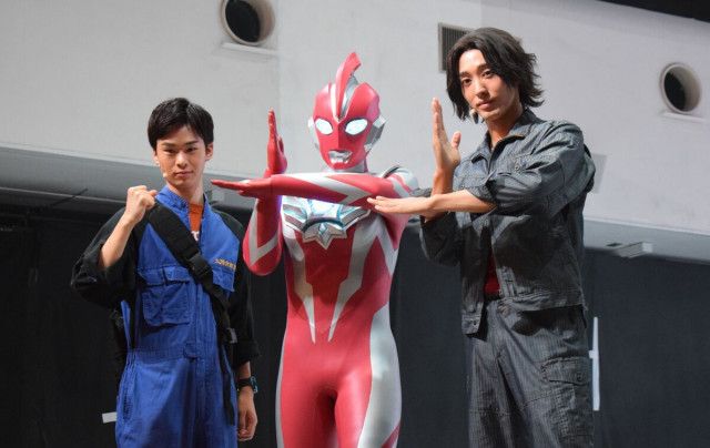 近藤頌利＆吉田晴登＆ウルトラマンオメガが池袋に登場　理想の怪獣は「ずっと笑っている怪獣」