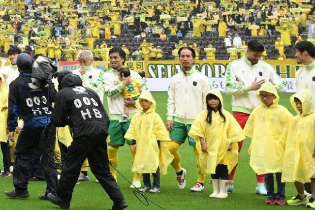 忘れられないジェフの同僚FW、監督らの涙。風間宏矢がシンガポールに移籍するまでの感動エピソード