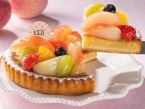 8月の「FLOの日」はホールのフルーツタルトが税込1,285円/プリンやフィナンシェ、デリカ商品も限定価格に【FLO〈フロプレステージュ〉】