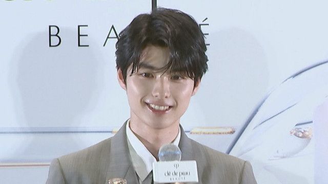 【本田響矢】グレースーツ&キラキラネクタイで登場　3か月ぶりラーメンに「相当輝いていたと思います」