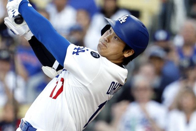 大谷翔平が日本選手初4戦連続弾も…7四球・2失策のドジャース自滅的敗戦にロバーツ監督唖然、リリーフ投手が連日の負傷降板と災難 山本由伸は5回3失点