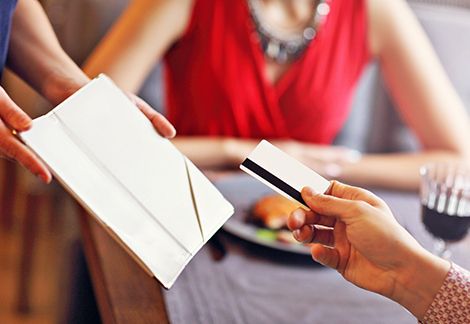 「会計時の態度が決め手に!」年収1,000万商社マンが、29歳女に3度目のデートで告白したワケ