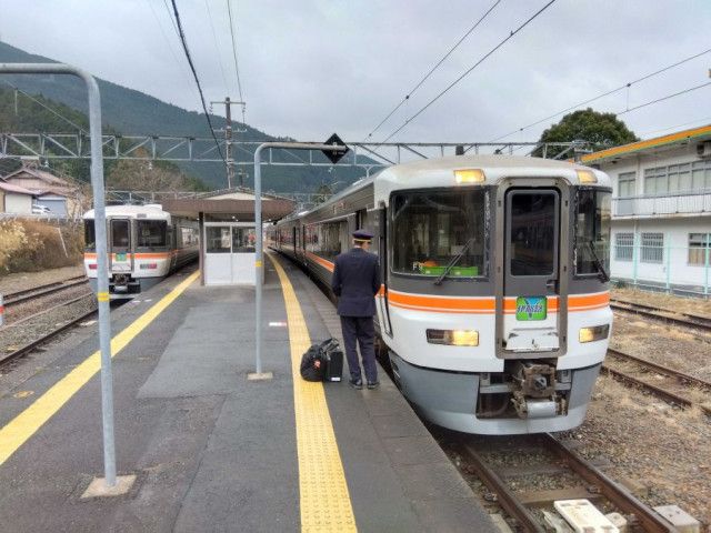 「あの駅まで走れば電車に追いつくんじゃね？」伝説の“ダッシュ”がまさかの“公式グッズ化” 担当者の想い爆発!?