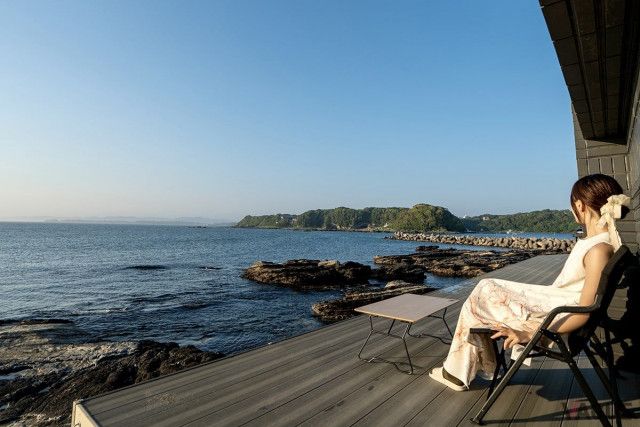 入江に面した地に佇む“非日常空間”!? 都心から80分 神奈川・三浦半島南西端の「諸磯」に誕生したラグジュアリーヴィラの魅力とは