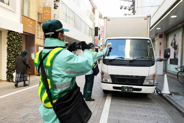 邪魔なのも違法なのもわかってる！　路上駐車をしたくないけどせざるを得ない物流トラック業界全体の「路駐問題」とは？