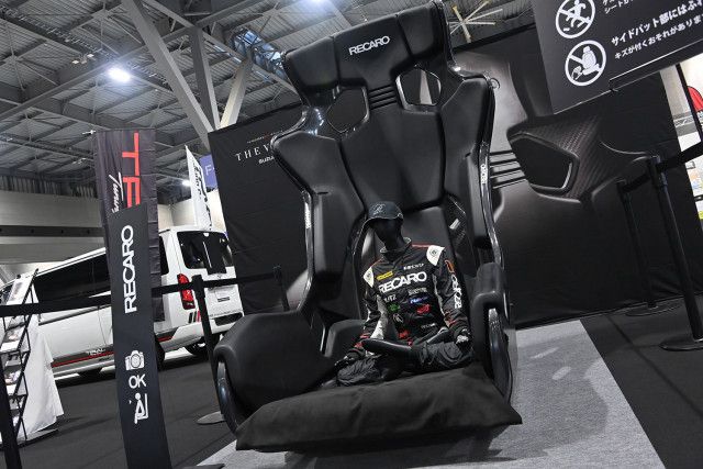 世界的シートメーカーRECAROの人気モデルが一同集結！　超巨大フルバケットシートが鎮座する「THE VISIT SUZUKA」に足を運ぶべし【AMA2025】