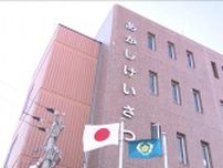 【速報】緊急走行中で赤信号の交差点に進入したパトカーが高校生ら２人乗りのバイクと衝突　２人は骨盤骨折などの重傷
