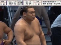 「懸賞やば」「一体いくら？」横綱・豊昇龍が1勝で受け取った懸賞金「座布団何枚分よ」分厚く重なる様子に騒然