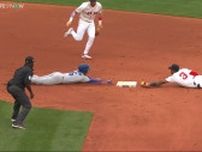 お互いが頭から突っ込む！セカンドベースを巡る激アツ攻防戦→即“チャレンジ”にファン大興奮「へソンの1ミリ」「同時に見えるが」