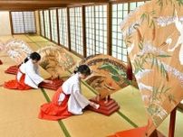祭り前に檜扇蔵出し　新宮の熊野速玉大社、和歌山