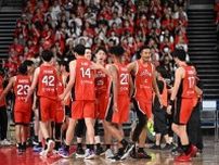 バスケ日本戦に現れた有名歌手に視線集中　トレードマークは「いつも通り」「礼儀正しさ素晴らしい」