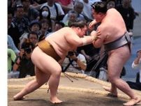 大相撲NHK中継で発見「連れて来たのかな」　艶やか着物の名物女性と観戦、31歳の著名人にX注目