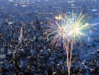 船から夜空へ　スカイツリー眼下に2万発、鮮やかに　隅田川花火大会