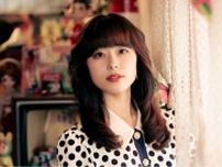 紫色の“ド派手”なバブルスーツ姿を披露→男子から「一緒に歩けない」と…3000着のレトロ服を持つZ世代女優（23）が語った、“昭和レトロ愛”に対する周囲の反応