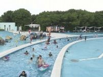 「ウォータースライダー」等で涼を楽しむ稲毛海浜公園プール　ナイトプールも好評