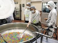 おいしい給食の舞台裏　豊田で調理場見学の親子ツアー