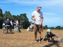 休耕田でソバの種まき　黒部・阿古屋野台地で体験会