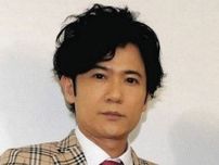 稲垣吾郎「やる格好じゃないよね」スーツ姿で”鉄板特技”のフラフープ披露　フジの7月ドラマキャスト20人集合