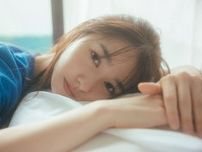 桜井日奈子、鍛え上げたおなかや美脚も披露 魅力堪能できるカレンダーブック