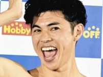 「凄い笑 完成度」お笑いタレント、「期日前投票行ってきました」鬼滅の刃『猗窩座』コスプレに「その格好で！？」「右腕が」