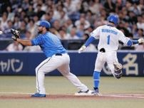 【荒木雅博の目】DeNA・フォードのミス指摘「牧が打球のバウンドに合わせて一歩下がったのは間違っていない」佐野の左翼守備にも言及
