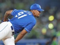 メヒア、来日3年目で初リリーフ「慣れていないが…任されたところで頑張る」2回無失点、コーチに相談しながら“新職場”でチームに貢献