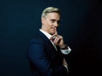 アダム・クーパー「舞台の上で観客からの愛を感じたい」新演出『コーラスライン』への思い語る